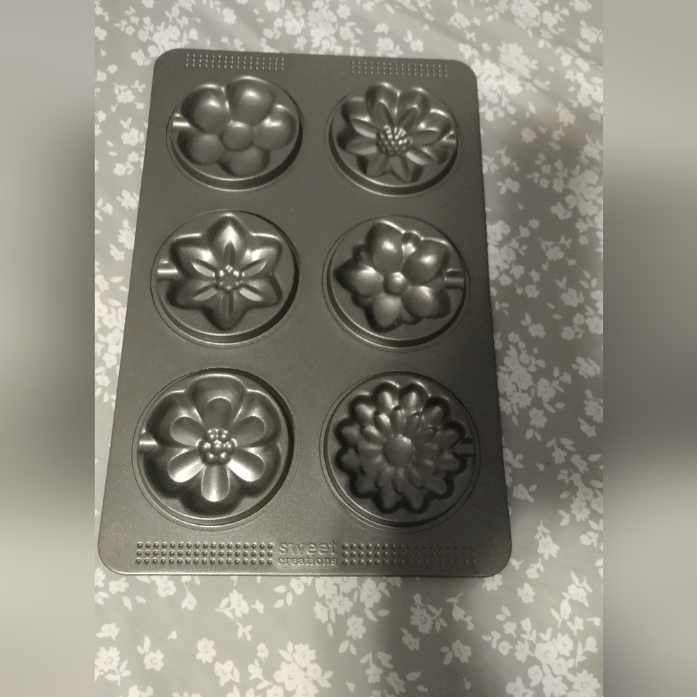 Flower Shaped Muffin Pan